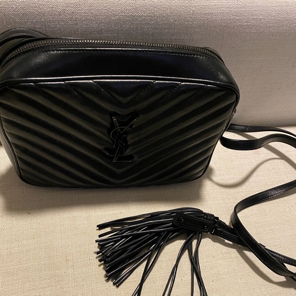 Yves Saint Laurent Handbags - Saint Laurent
Lou quilted crossbody bag😍😍👌